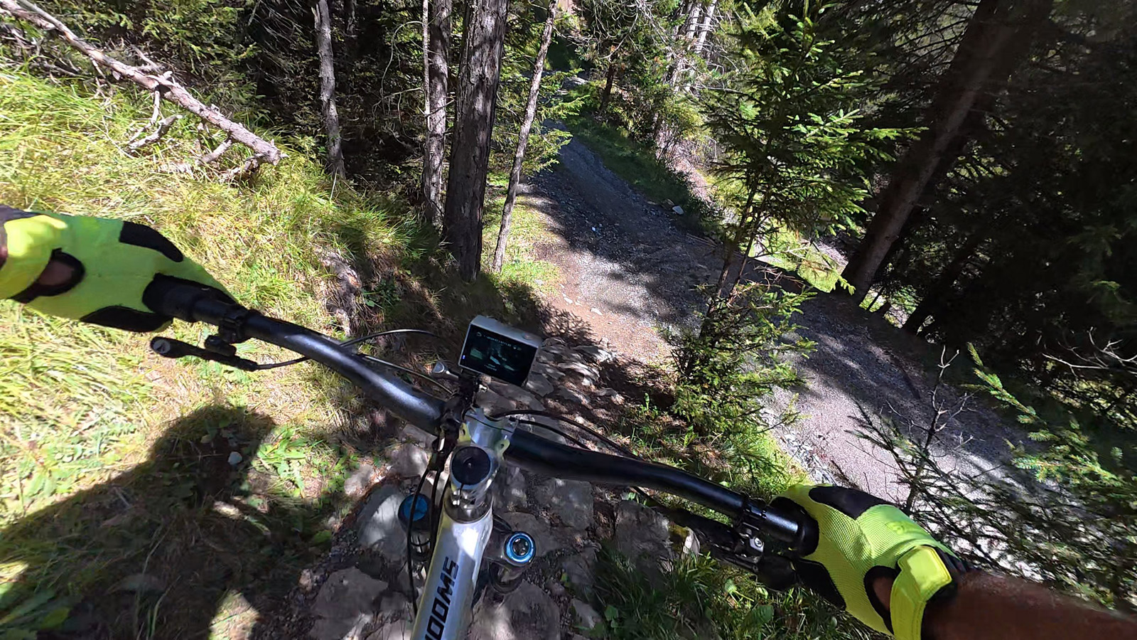 3-Länder Enduro Trail Downhill in Nauders durch den Wald
