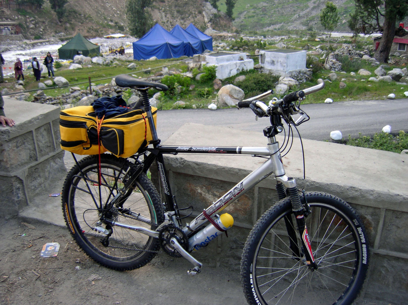Mountainbike mit Kühltasche